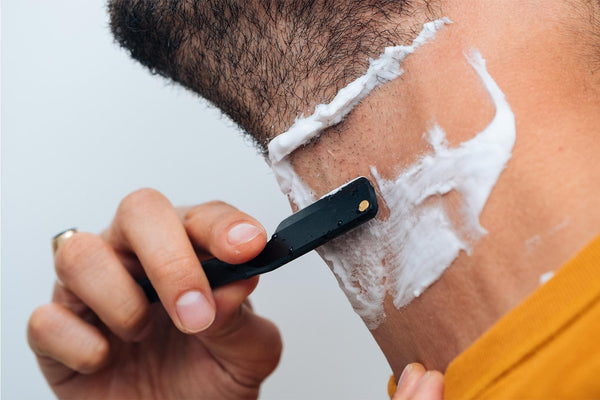 man-shaving-with-anglerazor-straight-razor