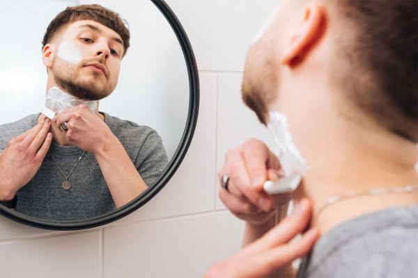 man-shaving-with-cut-throat-razor-anglerazor