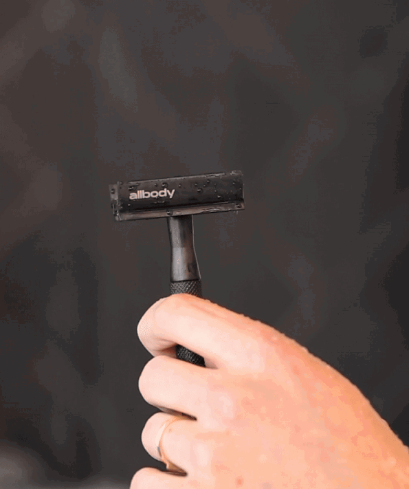 HOW TO LOAD <strong>THE BLADE</strong> INTO YOUR <strong>Allbody Razor</strong>