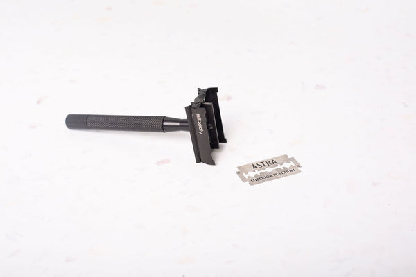 black-double-sided-safety-razor-with-blade