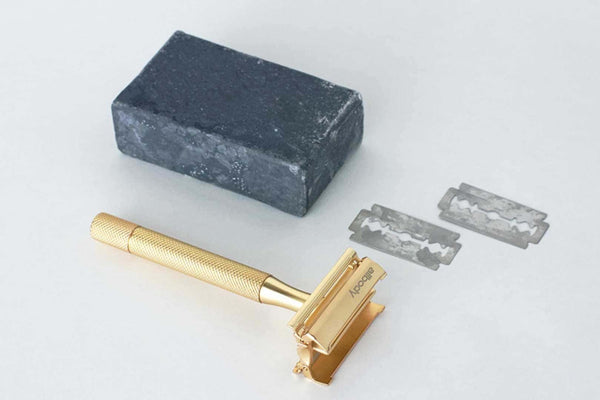 gold-safety-razor-with-safety-razor-blades-and-soap